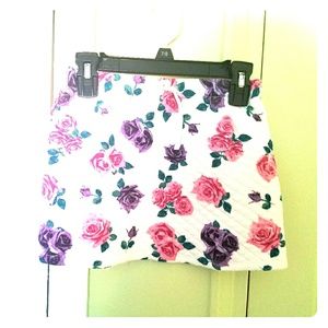 Floral mini skirt. Size 7.